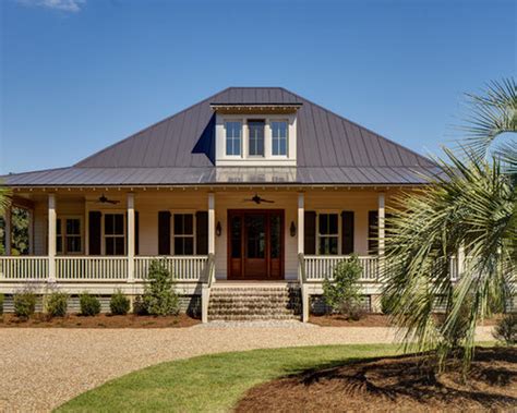 Best Hip Roof Porch Design Ideas & Remodel Pictures | Houzz