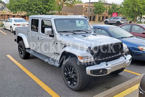 2024 Jeep Gladiator spied, what to expect - Pickup Truck +SUV Talk