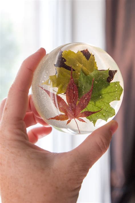 DIY Late-Summer Maple Leaf Resin Paperweight - Resin Crafts