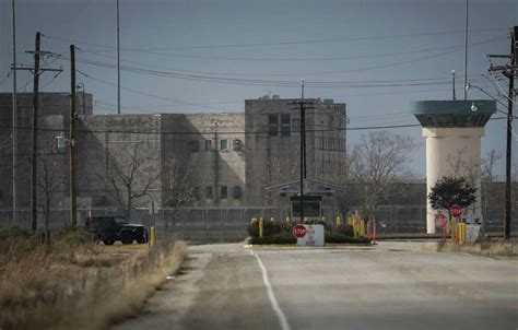 Gang fight deaths in Beaumont penitentiary prompt nationwide lock down ...