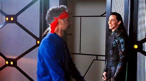 Tom Hiddleston and Taika Waititi behind the scenes of Thor Ragnarok ...