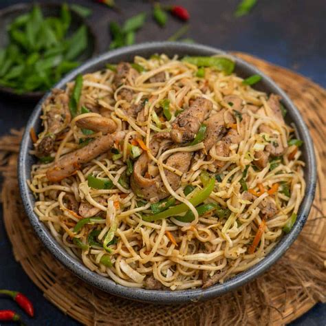 Hakka Noodles (Chicken) - Spirit Of India