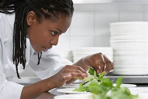 7 Best Food Network Chefs - Female Chefs We Absolutely Love - Women Chefs