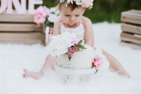 Outdoor cake smash | Cake smash inspiration, Outdoor cake smash, Baby ...