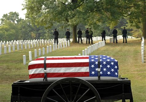 Military Funeral Etiquette: Everything You Need to Plan for a Service ...