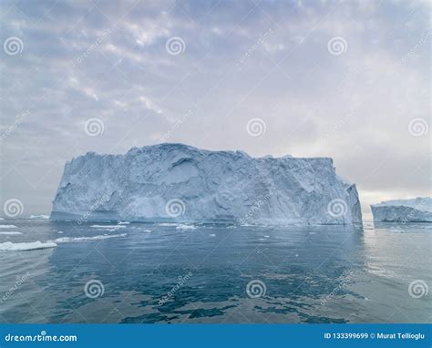 Icebergs on the Arctic Ocean Stock Image - Image of greenland, iceberg ...