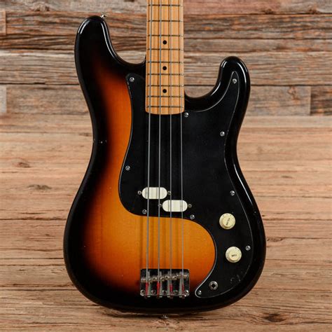 Squier Bullet Bass Sunburst 1984 – Chicago Music Exchange