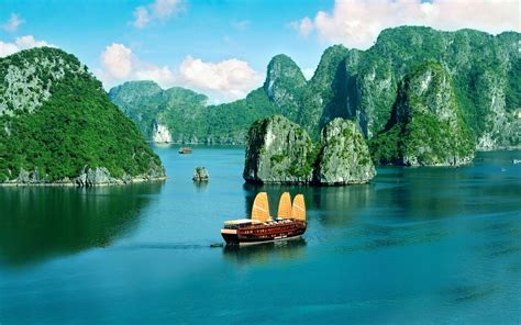 Halong Bay Wallpapers - Top Free Halong Bay Backgrounds - WallpaperAccess