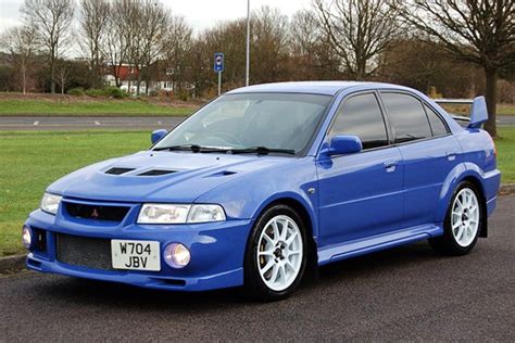 Mitsubishi Lancer Evo Saloon GSR 4d specs & dimensions | Parkers