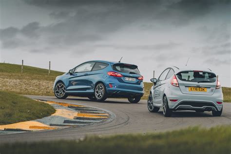 Ford Fiesta ST vs Ford Fiesta ST200 - welke is beter? - TopGear Nederland