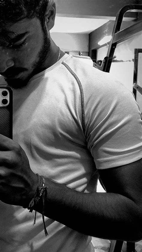 Gym mirror selfie 💪🏼 | Gym mirrors, Gym, Mirror selfie