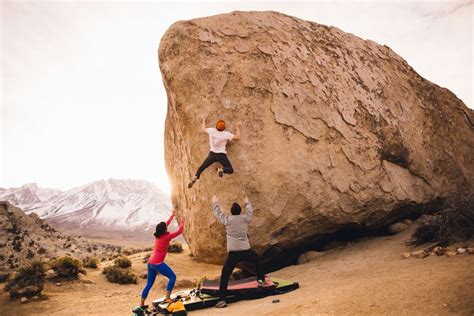 How to Give a Good Spot When You're Bouldering