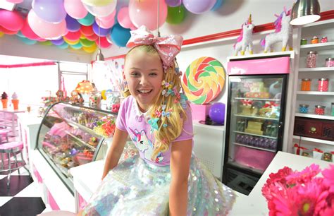 Watch JoJo Siwa's *sweet* new "Kid In A Candy Store" music video ...