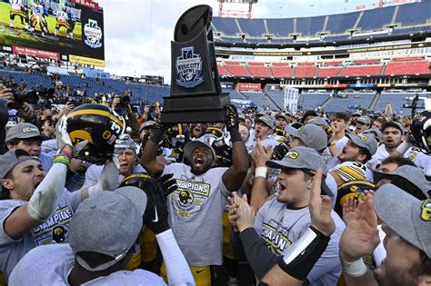 Iowa posts 1st Music City Bowl shutout, tops Kentucky 21-0