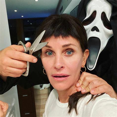 Courteney Cox Pokes Fun at Scream 3 Bangs on Halloween