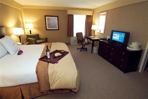 DoubleTree By Hilton, Pittsburgh International Airport | HotelsByDay