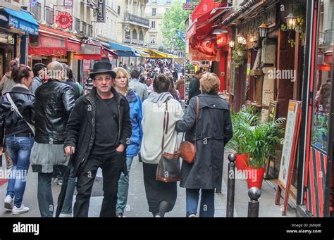 Crowded street scene in the centre of Paris,France Stock Photo - Alamy