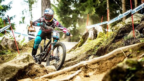 Vidéo The wildest downhill MTB moments of 2017. | UCI MTB World Cup 2017