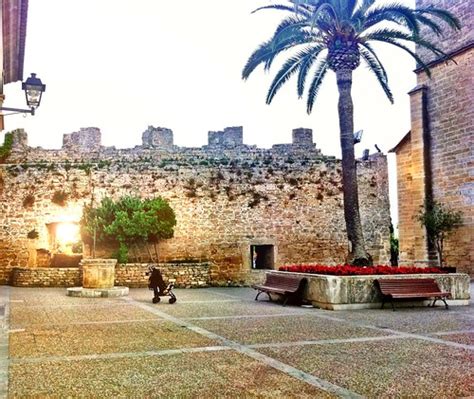 Guided Walk of Alcudia Old Town | Things To Do In Alcudia