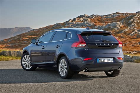 Volvo V40 D4 Adds New Drive-E Powertrains