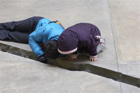 Doris Salcedo’s Shibboleth – A giant crack in Tate Modern