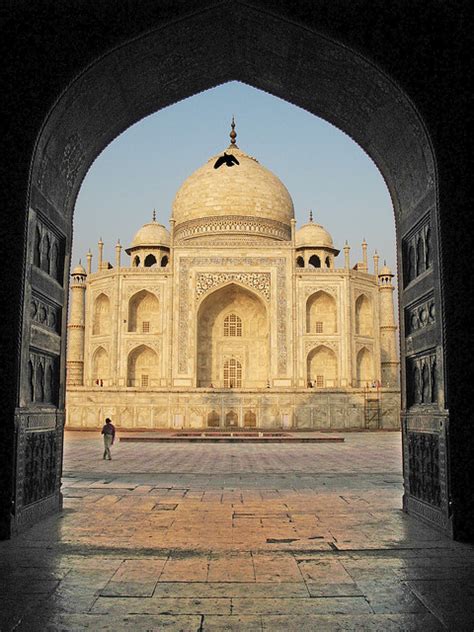 The perfect symmetry of the Taj Mahal. - a photo on Flickriver