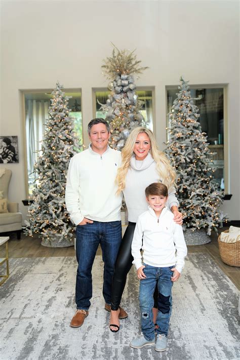 Family Christmas Pictures & Christmas Card – Melissa Roberts Interiors