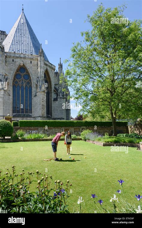 Garden of the Treasurer's House York Stock Photo - Alamy