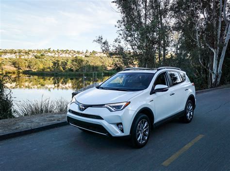 First Drive Review: 2016 Toyota RAV4 Hybrid and RAV4 SE - 95 Octane