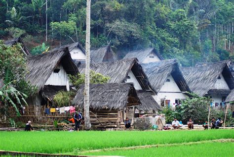 Masyarakat Kampung Naga, Menjaga Warisan Leluhur Itu Penting. Ini ...