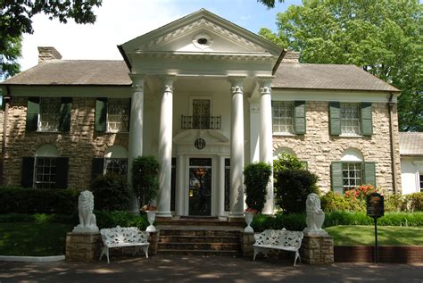 A Look at Graceland Mansion, Home of Elvis