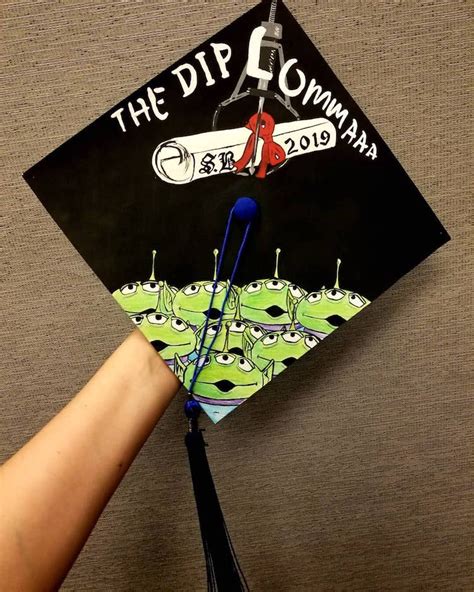 Creative Graduation Cap Ideas Perfect for Grads Who Like to Get Crafty