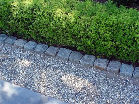 Garden Edges Using Granite Cobblestone and Curb