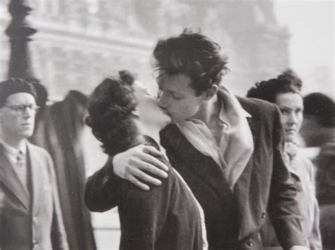 Robert Doisneau The Kiss Hotel de Ville Photo Print