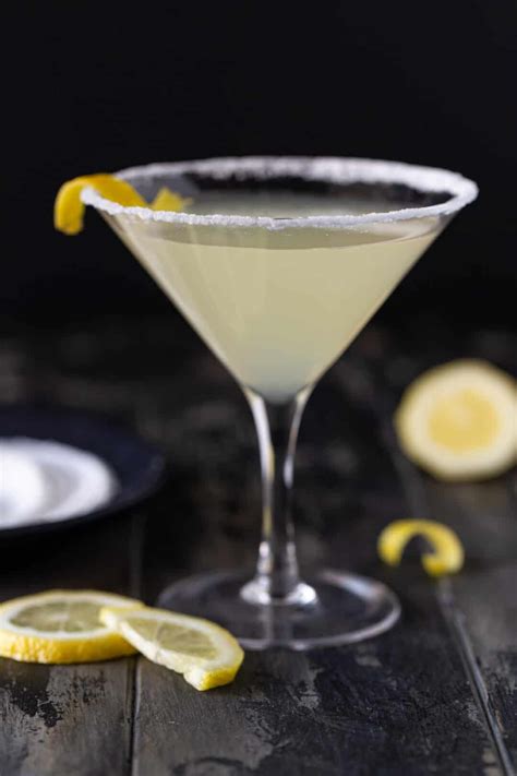 EASY Lemon Drop Martini Recipe (4 ingredients!)