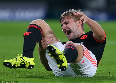 Luke Shaw suffers horror injury as Manchester United defender carried ...