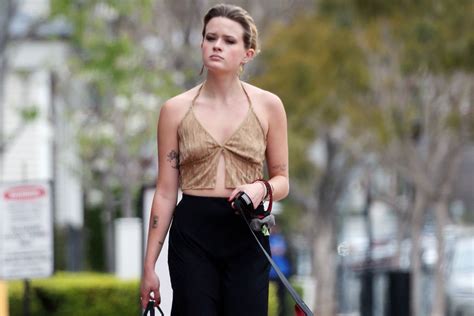 Ava Phillippe Is Casually Chic in Her Y2K-Inspired Outfit That Would ...