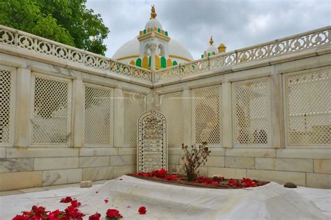 Aurangabad: Aurangzeb's Tomb Closed By ASI For Five Days, Security ...