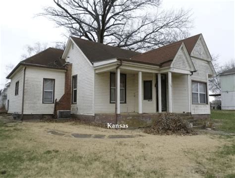 Circa 1900 Kansas Fixer Upper Under $50K - Old Houses Under $50K