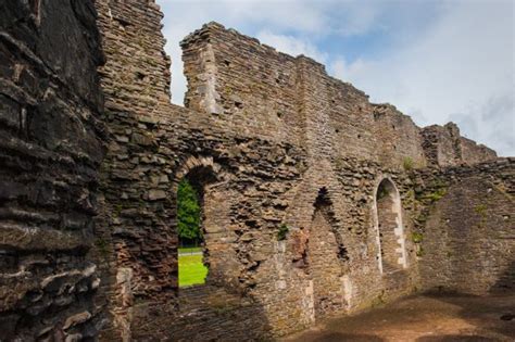 Neath Abbey - History, Travel, and accommodation information