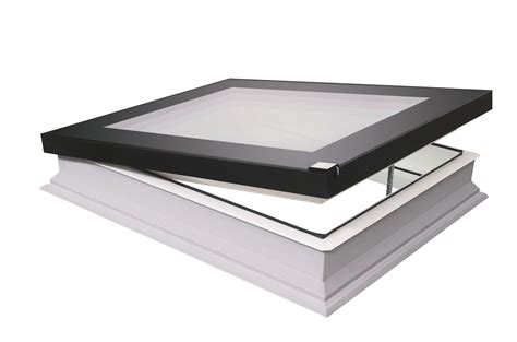 DEF Electric Flat Roof skylight with rain sensors . | Janelas no teto ...