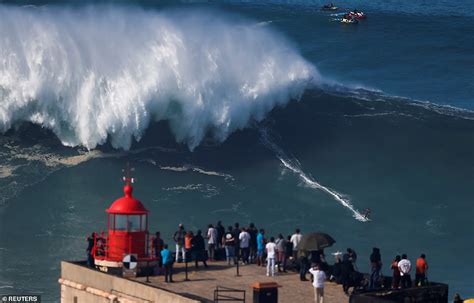 Extreme surfers take on giant 65ft waves in Portugal | Daily Mail Online