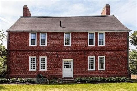 America's Oldest Brick House Has Been Standing Since 1680