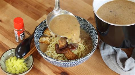 How to Make a Delicious Vegan Miso Ramen - WoonHeng