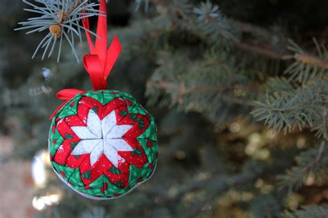 How to Make Fabric Star Quilted Christmas Ornaments