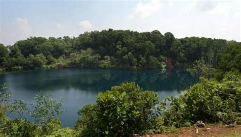 Granite quarry in Pulau Ubin, Singapore's last kampung. More on ...