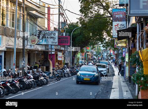 Bali street photo hi-res stock photography and images - Alamy