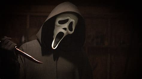 'Scream': Ghostface returns for fifth time to hunt a new crop of kids