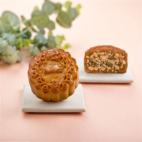 Mixed Nuts and Seeds Baked Mooncake - Home's Favourite