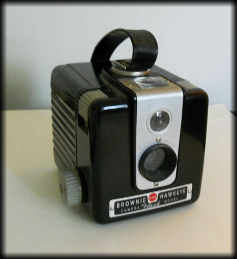 BROWNIE HAWKEYE CAMERA FLASH MODEL - KODAK | Collectors Weekly